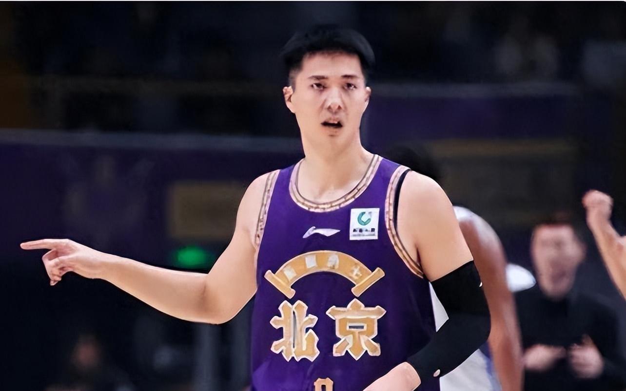 领先20多分被逼平，曾凌铉三分球9投9中没人防，这事不怪张庆鹏