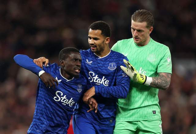 英超奇葩一幕：27岁名将怒不可遏扇队