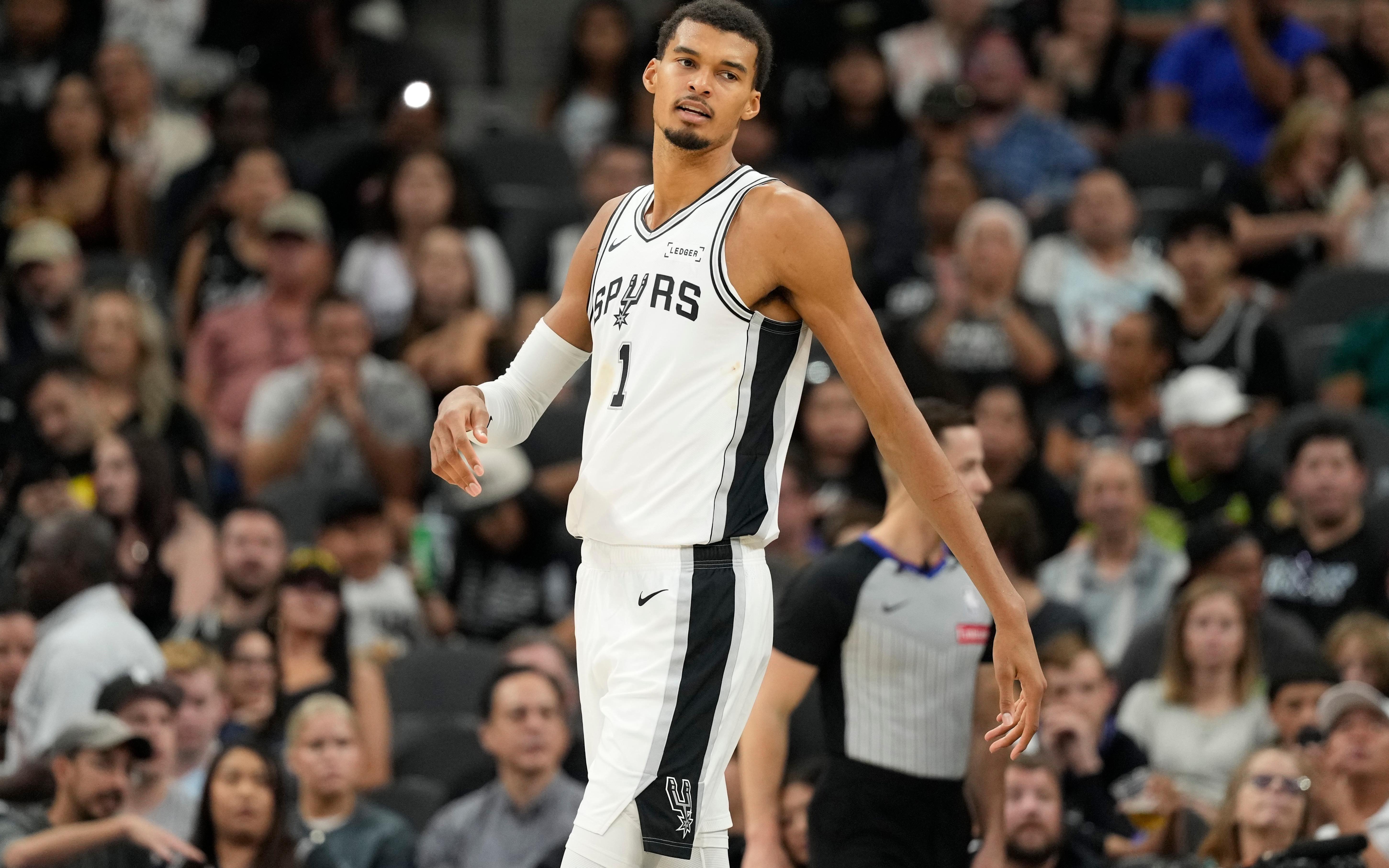 文班亚马全场投篮21中9,独得31分14篮板6盖帽