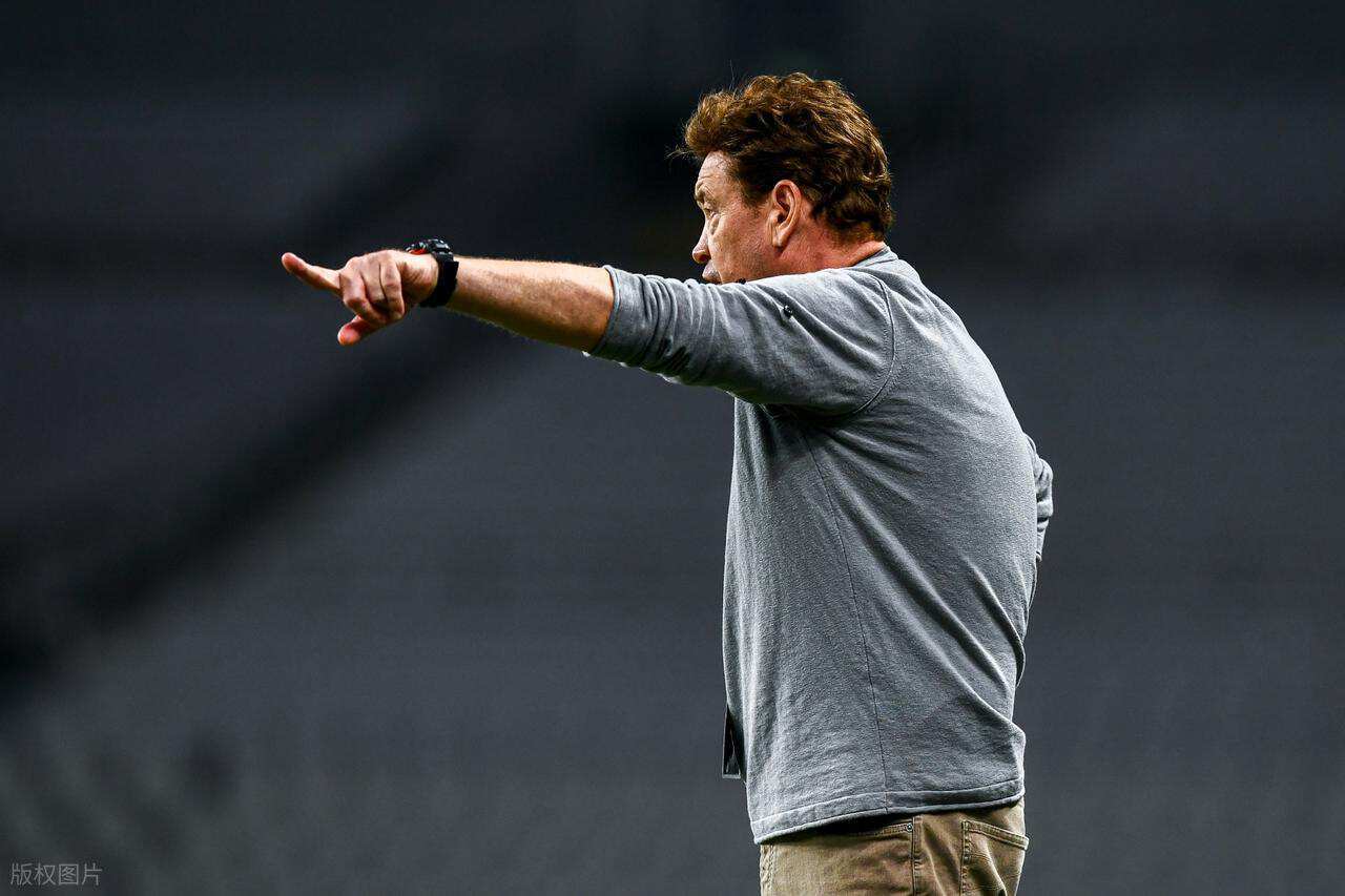 斯卢茨基能否留在申花未来俱乐部争