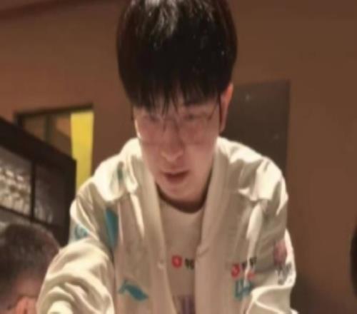 Bin哥说到做到！BLG工作人员发布选手生活动态：吃好喝好