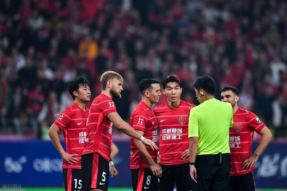 遭河南队4连杀！蓉城掉链子近5轮仅1