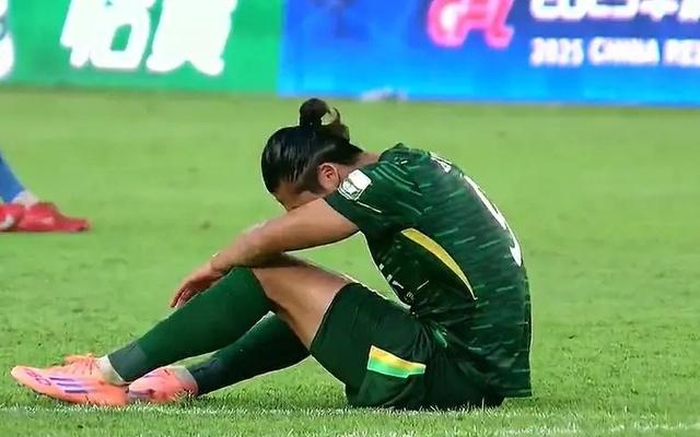 2比4惨败海牛工体球迷倒戈,媒体人道出北京国安生存困境