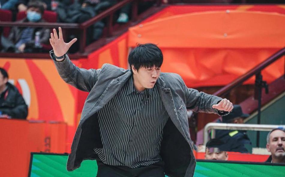 停赛2场、罚款6万！CBA官方遭灵魂拷问：犯错者，凭啥逍遥自在