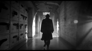 尼古拉斯凯奇主演的真人剧《暗影蜘蛛侠》公开了黑白和彩色两种版本先导预告