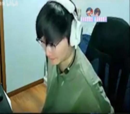 Tian：感觉FLY比G2厉害一点wayward：但G2赢了BLG啊