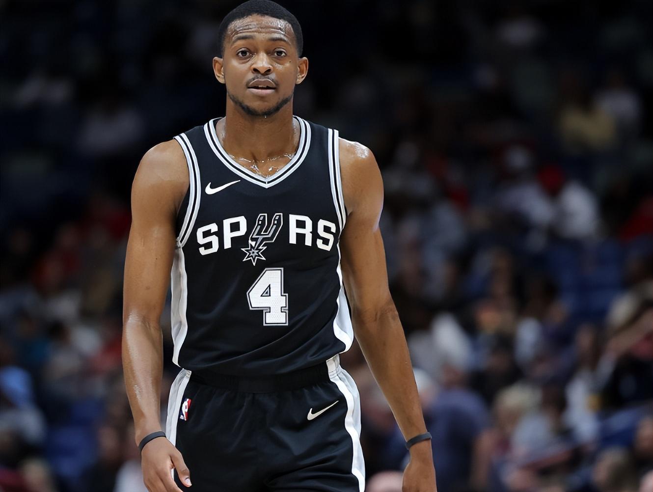 NBA三消息：福克斯续约马刺，字母哥留队成疑，西部实力排名出炉