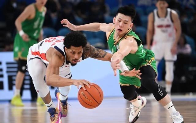 前行无畏第二届CBA俱乐部杯小组赛第三场广州龙狮84：73战胜辽宁