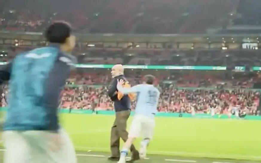 新星闪耀温布利：曼城20阿森纳捧杯，年