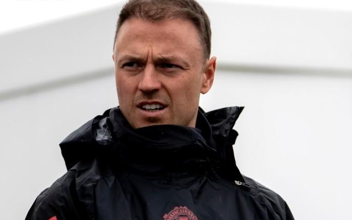 记者：埃文斯今日在训练中协助弗莱彻工作，将随队出征伯恩利