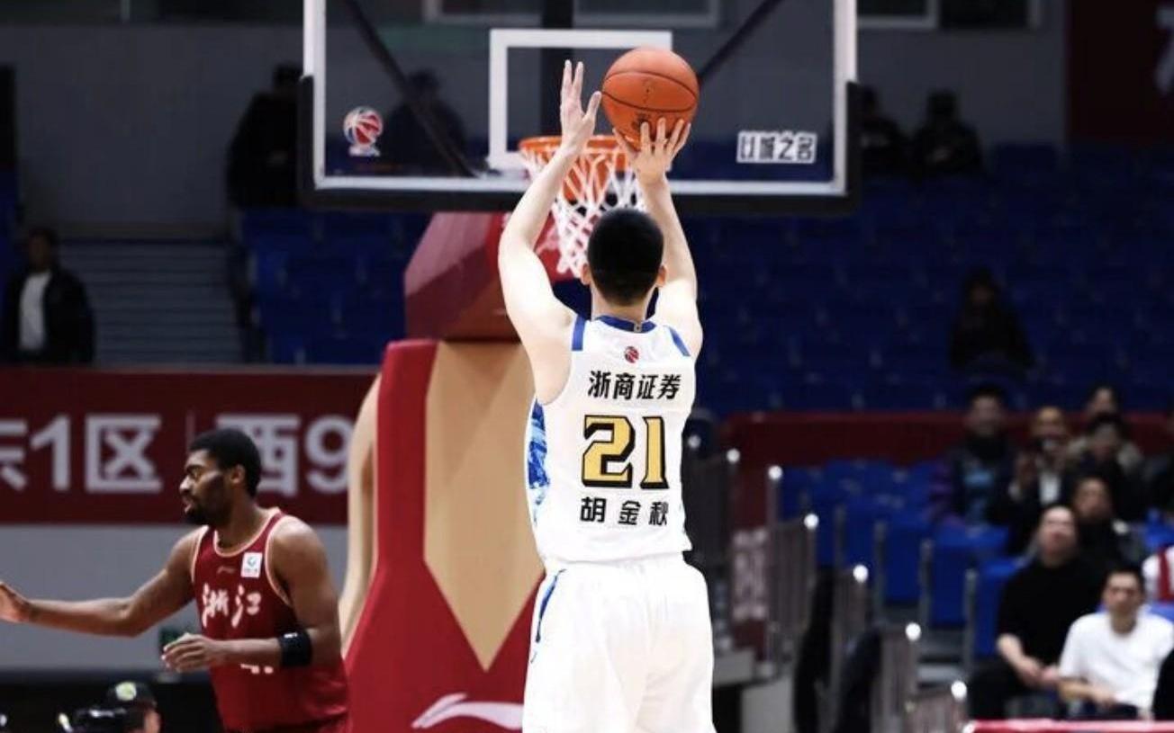 胡金秋超越陶汉林，升至CBA历史篮板
