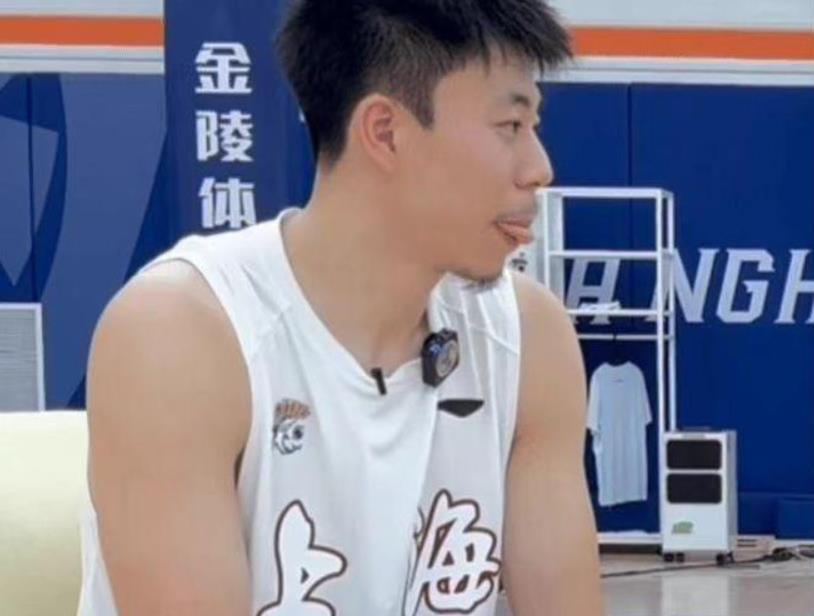 张镇麟持球表现不佳，难成上海队核心