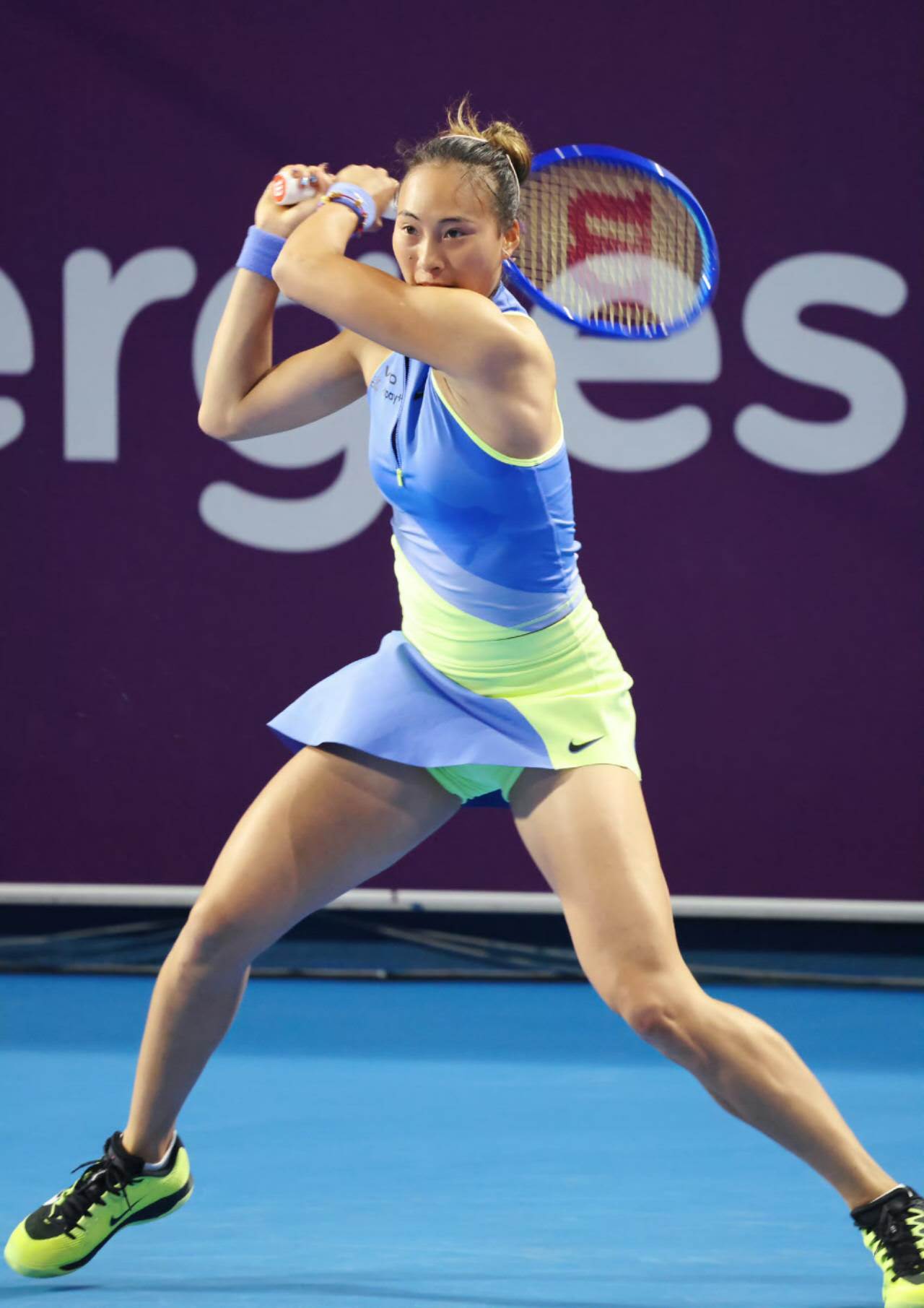 肘部仍有痛感！郑钦文透露关键伤病信息，直言首秀本可以打得更好