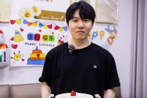 IG发布Rookie生日开箱vlog：内含限定眼镜版本