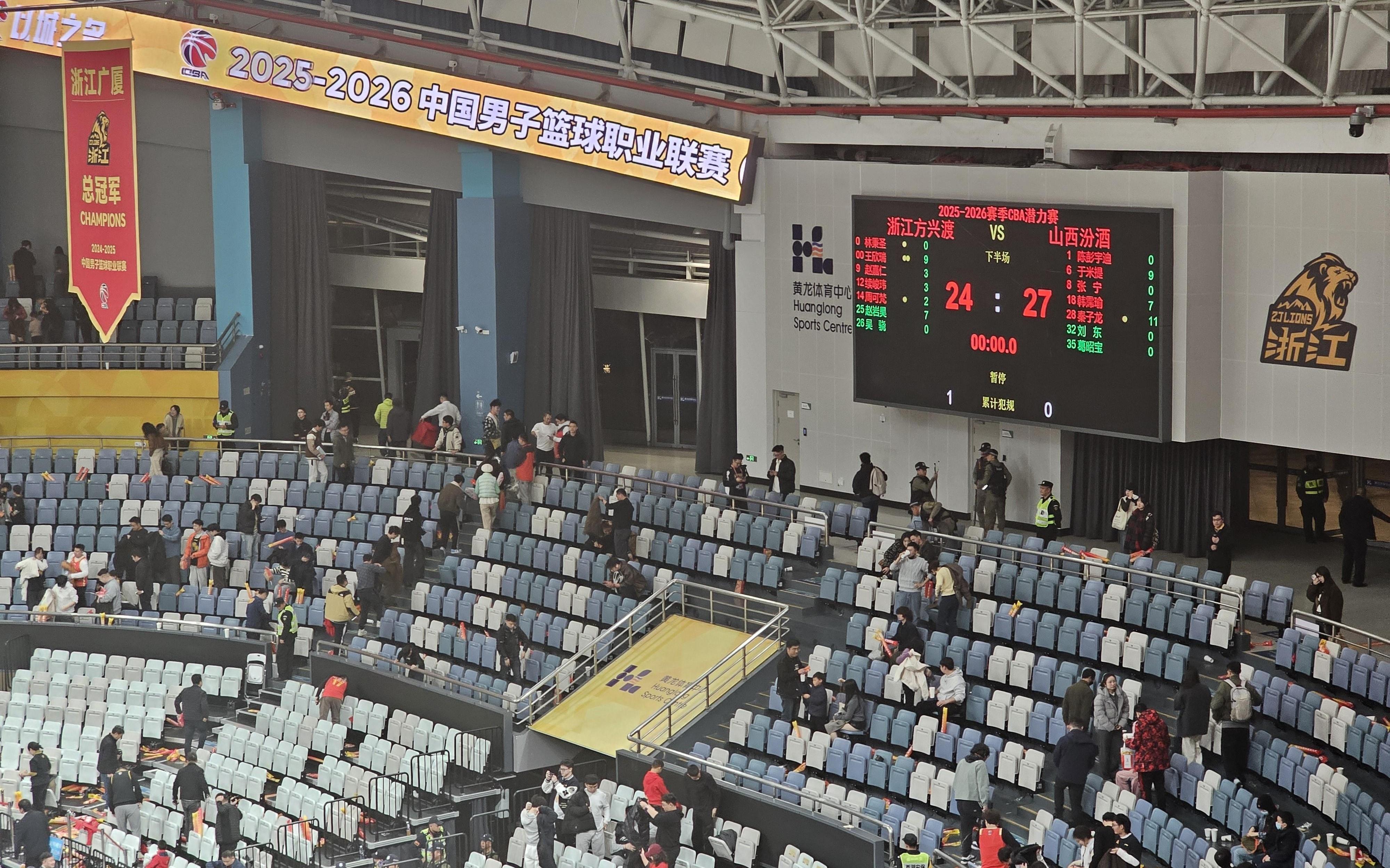 开辟历史，CBA首场潜力赛山西2724广厦，场面冷清观众悉数离开