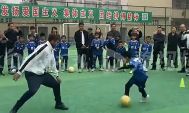 英甲榜首球队开展中英足球交流活动