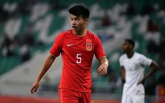 曼联神锋不来国足后防新星：不遗憾，先