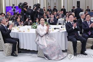 真正的社交名流来了！Faker授勋仪式与韩国各大高官同坐一桌