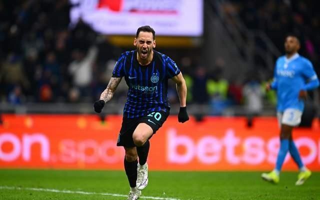 一场22激战！国际米兰战平那不勒斯，孔蒂抗议裁判，被红牌罚下