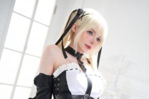 碍事梨体模晒《死或生》双马尾COS：这腿小编能玩一个春节