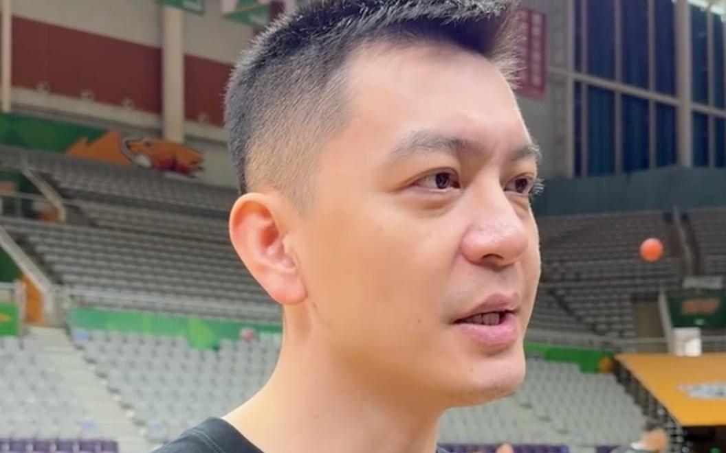 杨鸣：威尔斯伤病还需评估希望张镇麟和弗格未来越来越好