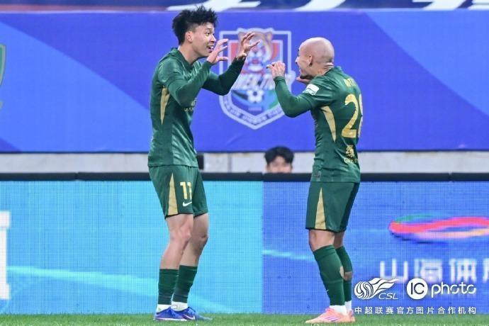 年少轻狂王钰栋回怼青岛球迷辱骂被