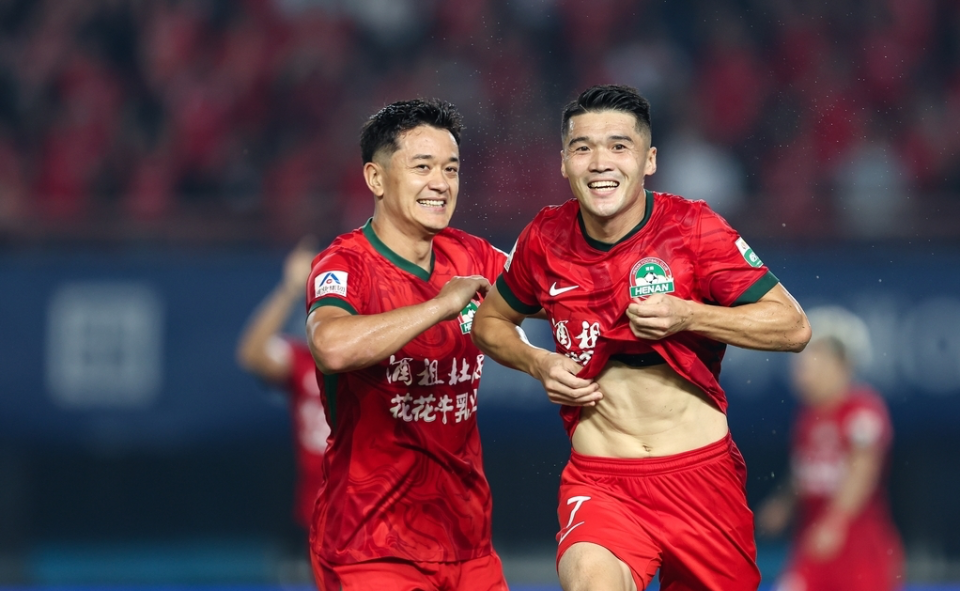 国安2中柱后02河南！2连败距榜首5分柏杨送点钟义浩百场破门