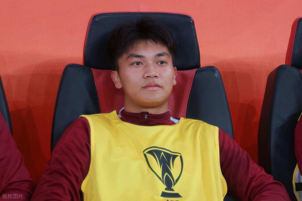 上港锋线人员告急！蒯纪闻在熊猫杯受