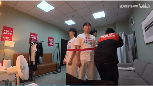 金主是会整活的！BLG赞助商转转更新视频将BLG选手打包寄走并为LPL加油