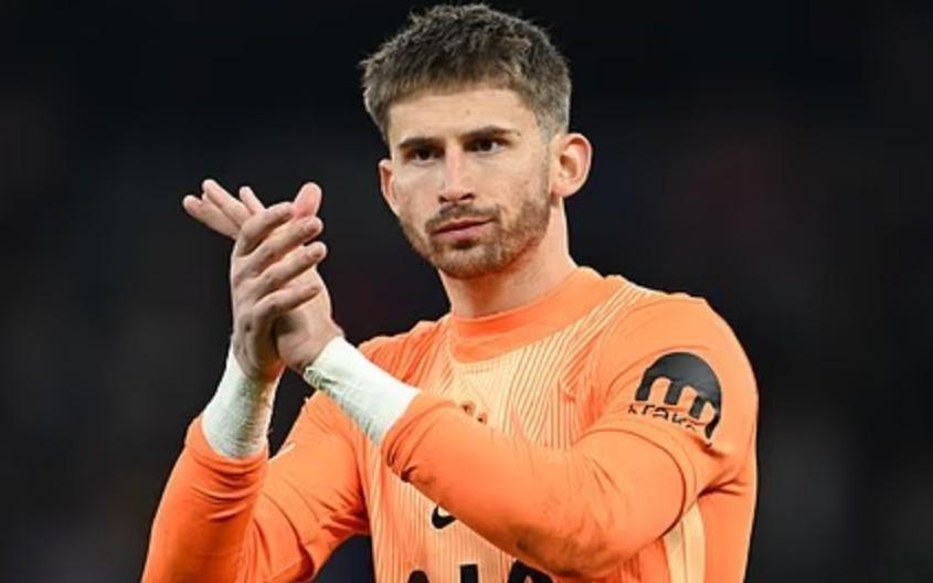 邮报：国米今夏将签下热刺门将维卡里