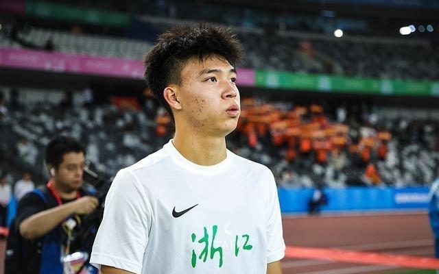 王钰栋首个主力赛季表现：共12球5助