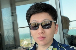 AL经理爱笑分享旅游照片：季后赛加油