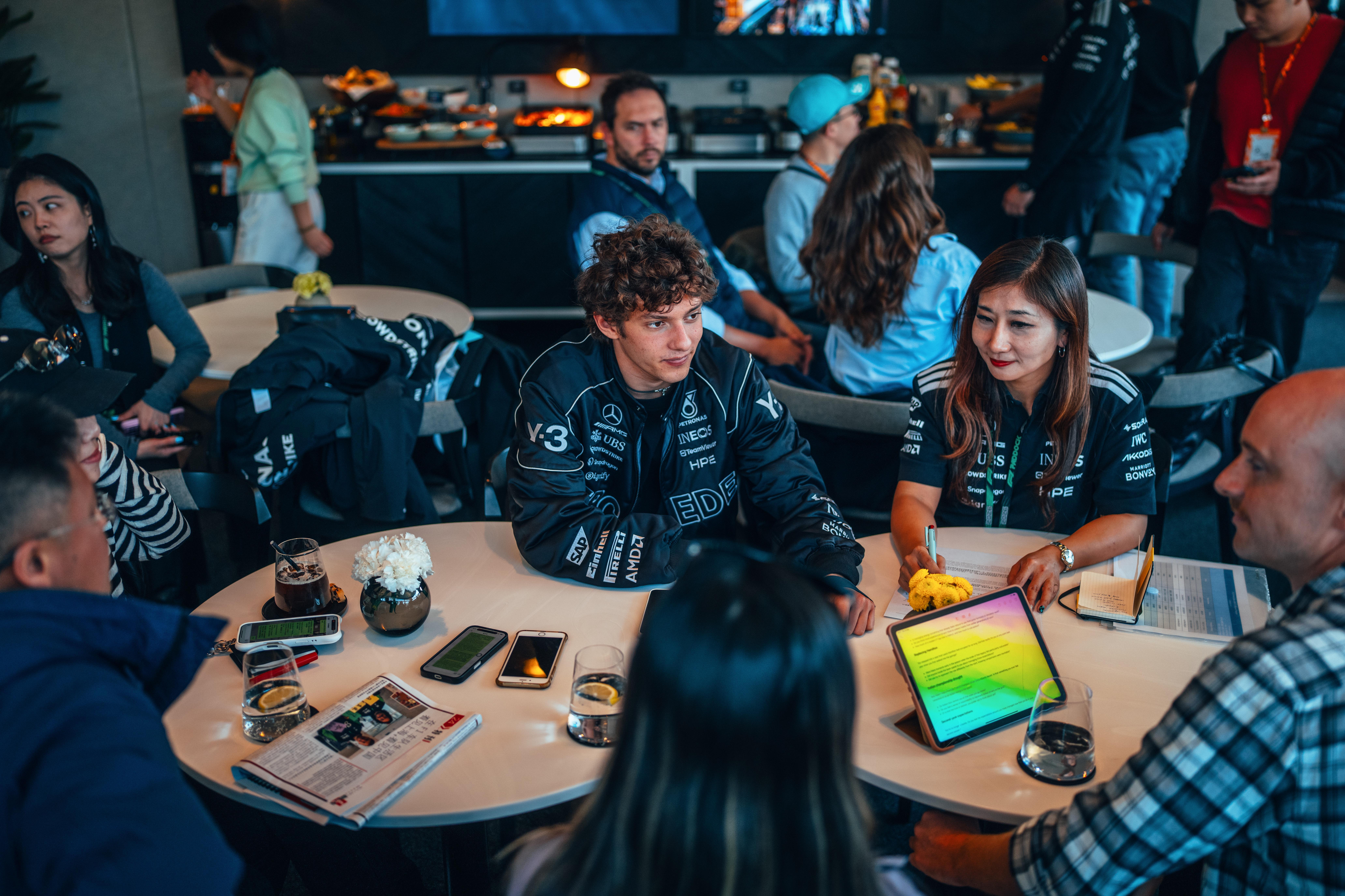 专访F1分站冠军基米安东内利：19岁银箭新核，以速度承启奔驰140年性能征途