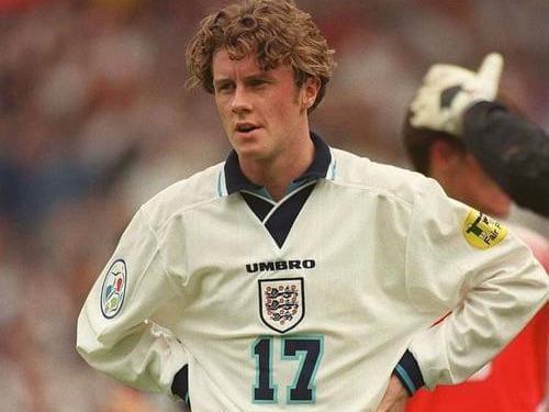 33岁退役的非典型天才，在利物浦拿英