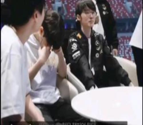 加里奥、梅尔：！T1粉丝收费视频Faker回复多兰想选什么皮肤：冰鸟