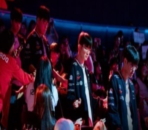 T1连续两年以四号种子晋级S赛,去年拿到二连冠,今年冲击三连冠