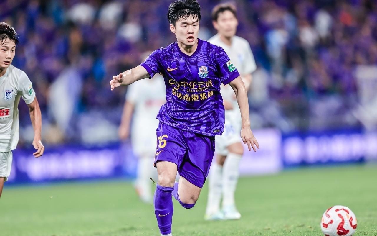 于根伟慌了王牌左后卫死活不再续约，三大新东家浮现，都是豪门