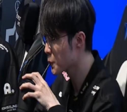 MacT看T1首局击败100T：飞大哥这抬，吓哭了