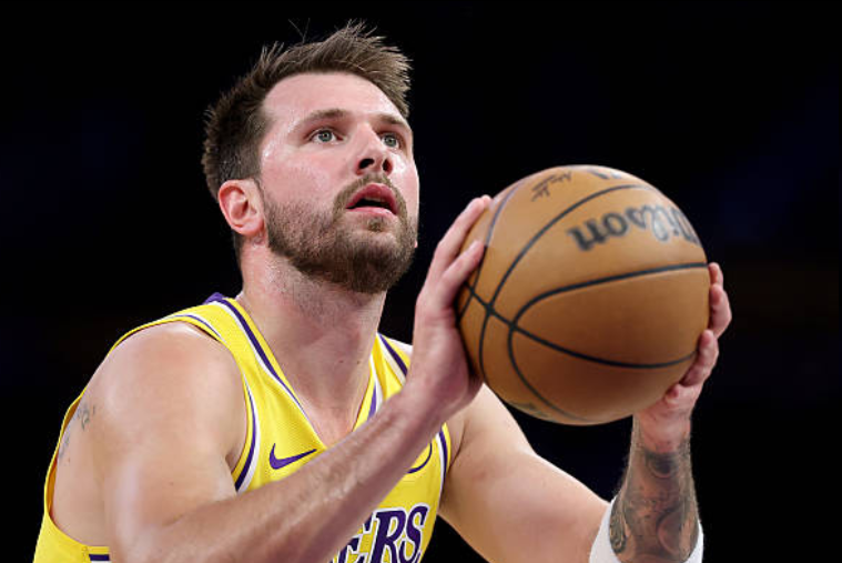 东契奇单场51分创6大神迹：比肩科比！