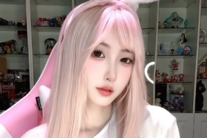 这是谁？鼓鼓晒照：本周粉发炫 已经沉浸在艺术创作中无法自拔了