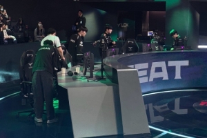 雨童：上次faker被让二追三还是S6夏季赛螳螂鳄鱼开始感觉不对了