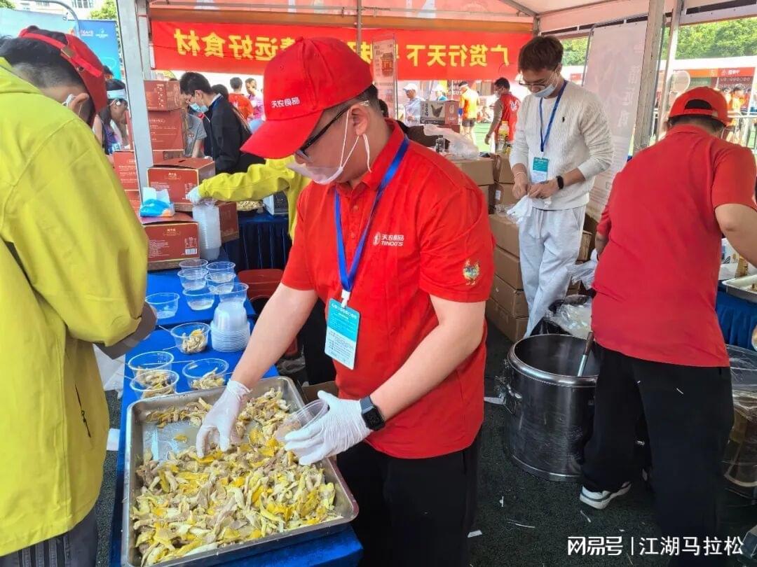 这哪是赛后美食，简直就是清远食堂自助餐