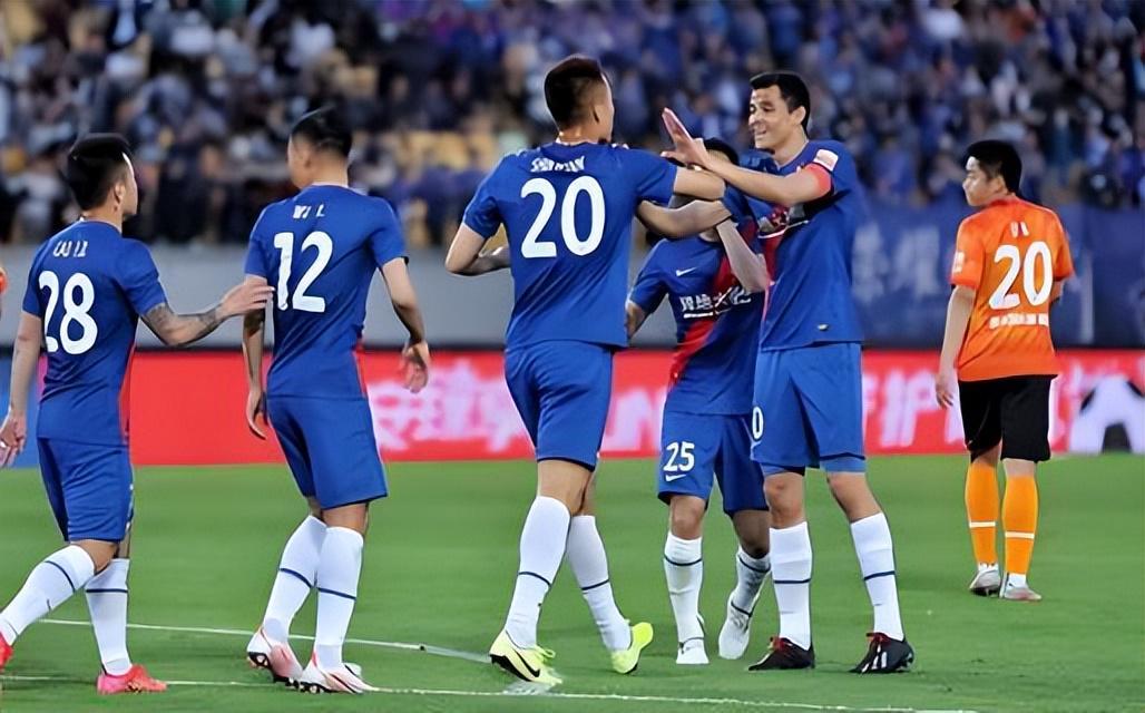 事不过三！斯卢茨基接手申花的第三年