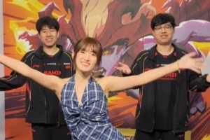 夏安发布与JDG选手赛后整活：进半决赛咯！俺们就这样跳起来！