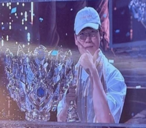 Guma姐姐：我从未怀疑过，你一直是世界第一AD今年辛苦了