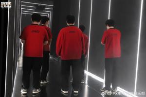 想想怎么打BO5吧！FPX确定登峰组7-8名 将在骑士之路面对NIP/EDG