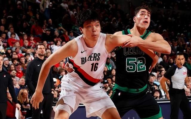 开拓者逆转绿衫军杨瀚森获出场机会，但三点显示他与球队并不兼容