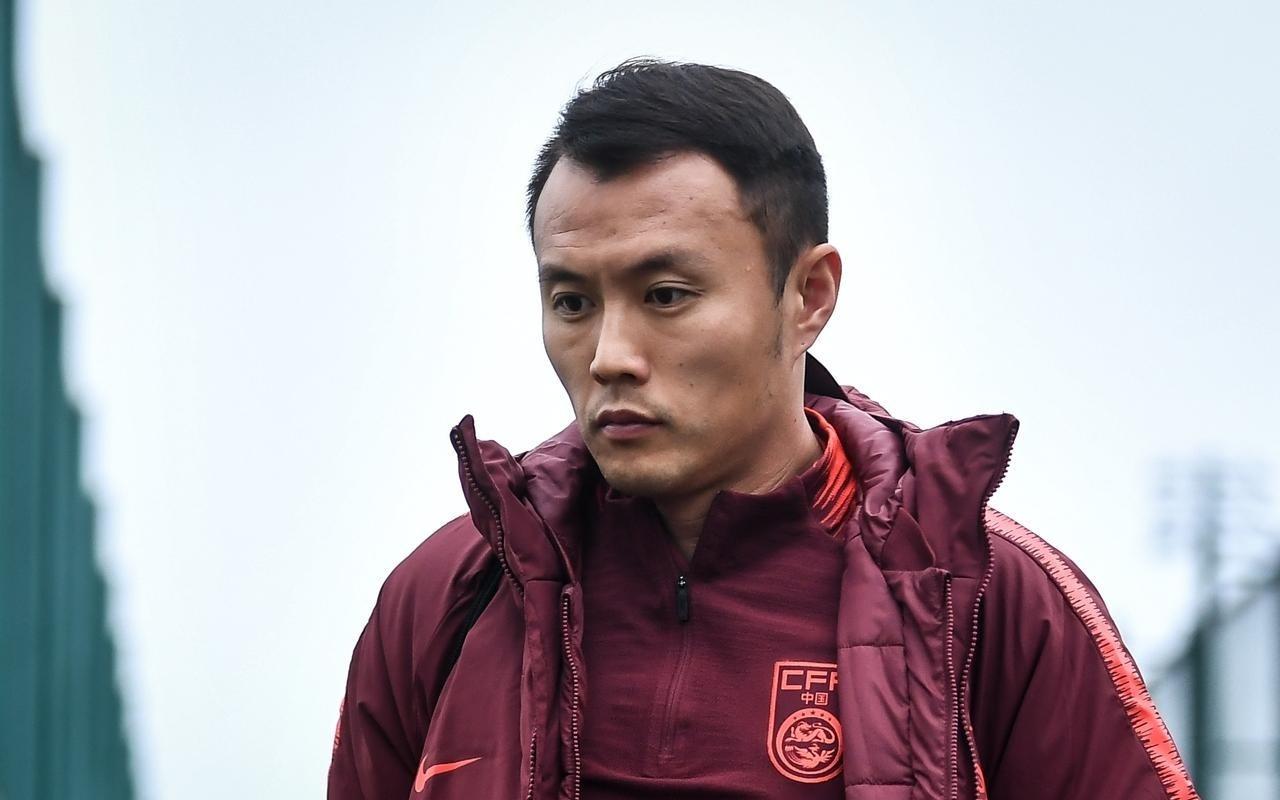 忘恩负义前国脚直播时炮轰昔日主帅