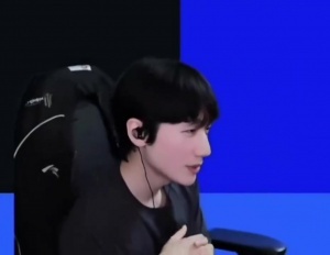 Peanut：明年要去中国～约好去看一次到贤 以前LGD的队员也约了去旅行