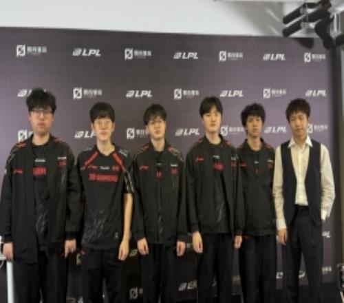 JDG赛后群访教练：大家有什么想法都说出来一起加油吧